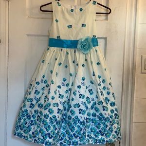 Kid’s Dream girls blue and white floral dress in size 9 - 10